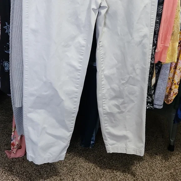 Liz Claiborne - Picture 3 of 4